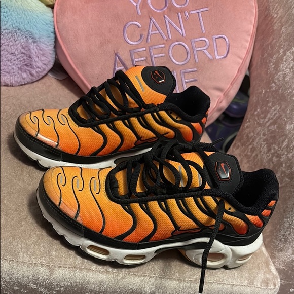 Nike AIRMAX SIZE 4 YOUTH Orange &Black Sneakers! - Picture 9 of 9